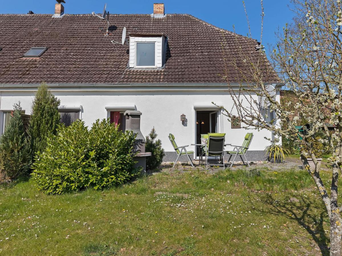 Elegant Apartment With Garden In Gingst Exteriör bild
